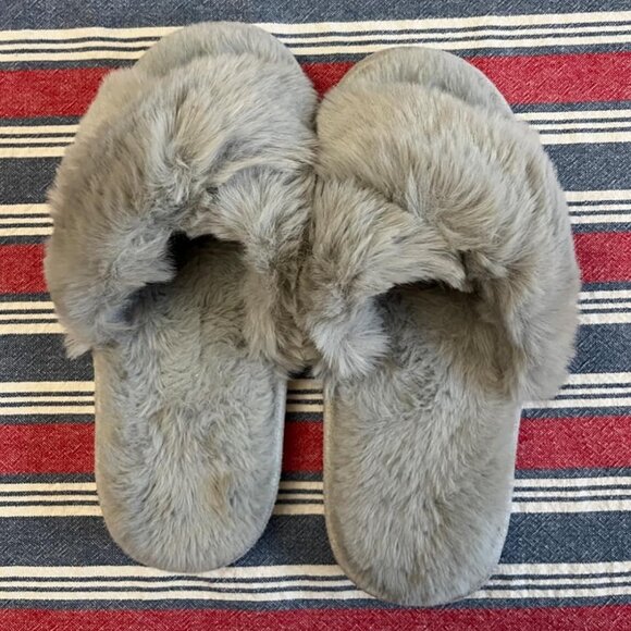 Women's Grey Fuzzy Slippers Cross Band Memory Foam Faux-fur Open Toe Shoes - Picture 1 of 9